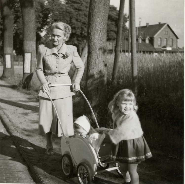 herta und Ellen Cipa in Bockhorn 1951