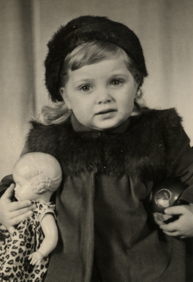 Ellen Cipa 1951 beim Fotografen in Emden