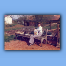 Herta Cipa im Garten in Kleinselheim 1976