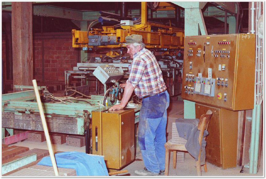 kleinseelheim80er_ziegelei_vor_dem_brennen_011.jpg